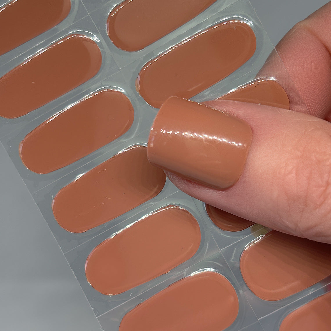 Mocha Mousse Solid No Light Gel Nail Wraps (NLG)